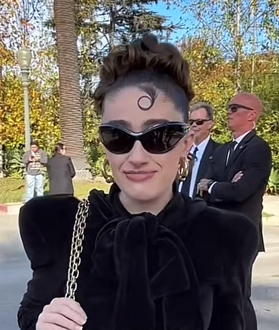 openingdeath's tweet image. I would be like HELLOOOO