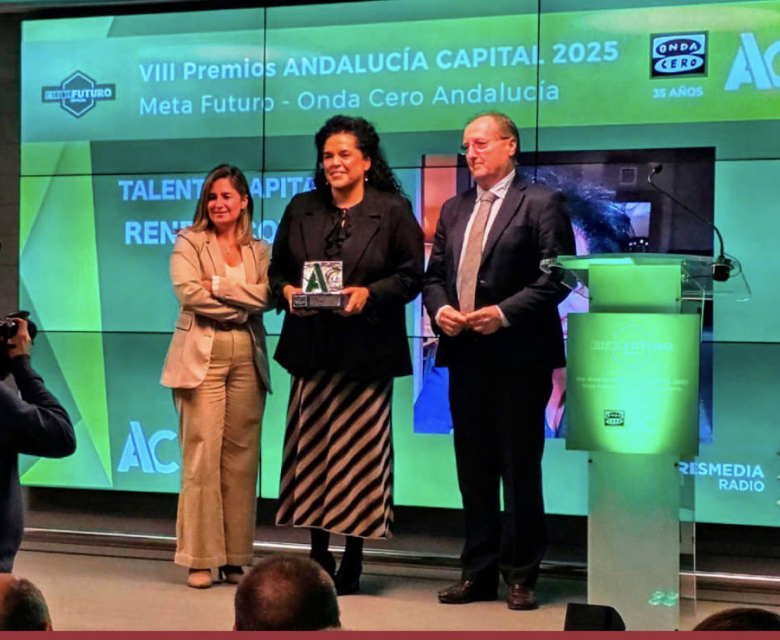Desde <a href="/CocaColaEP_es/">Coca-Cola EP Iberia</a> y como miembro del Jurado, enhorabuena a Renée Scott, CEO en Alianza Preventiva por su Distinción al Talento en los Premios #AndalucíaCapital de <a href="/ondacero_sev/">Onda Cero Sevilla</a> que entregué junto a #LuisFernándezPalacios de <a href="/CEAes_/">CEA</a> .
Enhorabuena al resto de empresas premiadas.