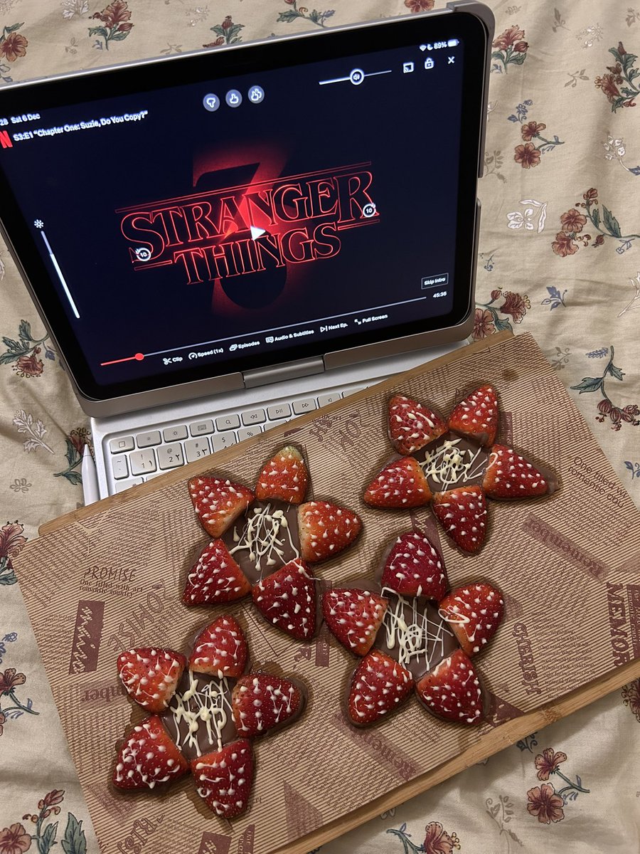 Demogorgon chocolate covered strawberries 🍓🍫