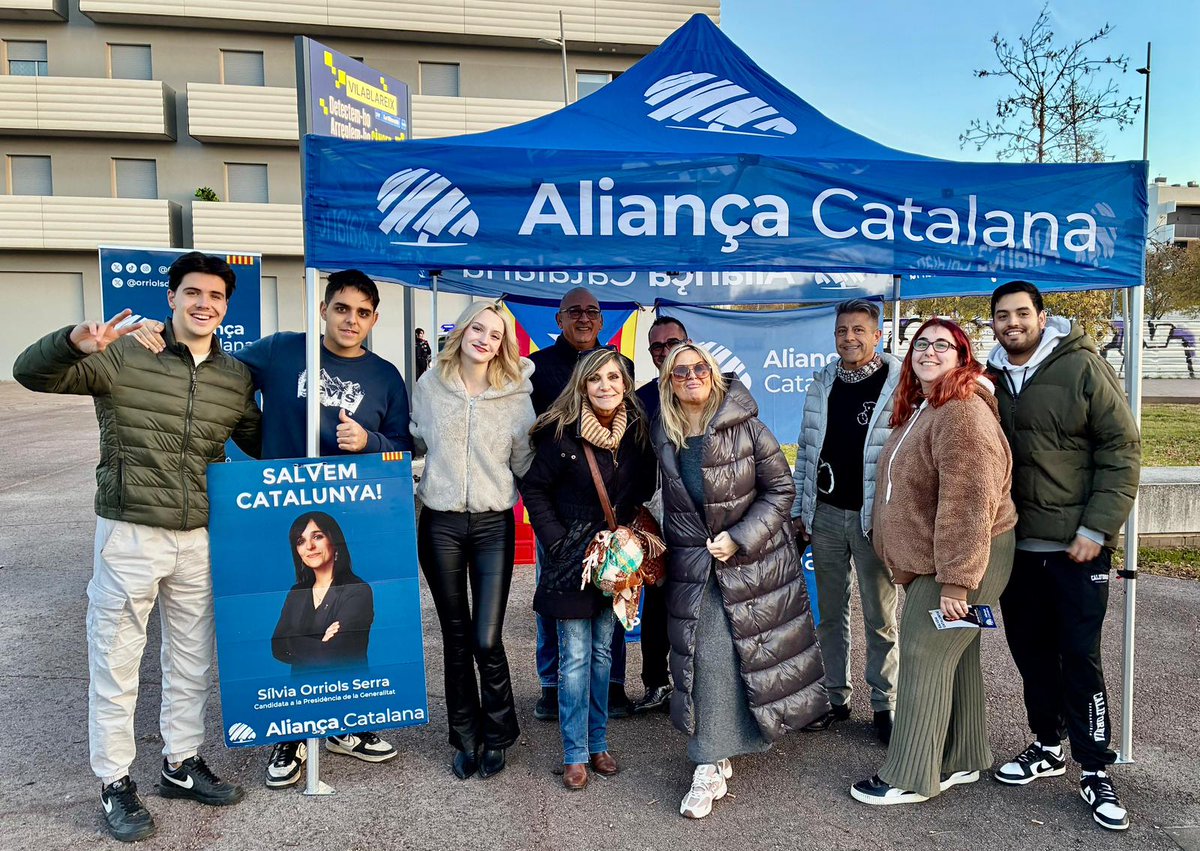 GironesAC's tweet image. 💙Gran jornada avui!

La carpa ha tornat a ser un punt de trobada amb veïns que volen un futur millor per la nostra terra. Gràcies per les converses, el suport i l’energia que ens heu transmès.

Seguim treballant, poble a poble.💙

#AliançaCatalana #Vilablareix #SalvemVilablareix