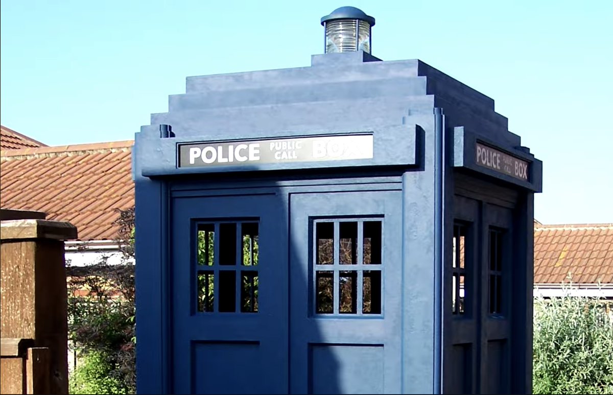 LRoundels's tweet image. Found it (again)
This is the Police Box (in an incomplete state) that PB Props company was hired to build for nuwho in 2004. 
Stuff happened, it was a late commission so they had to pull out and we ended up with the cupboard thing...
But this beauty!?! What could have been!!!😭
