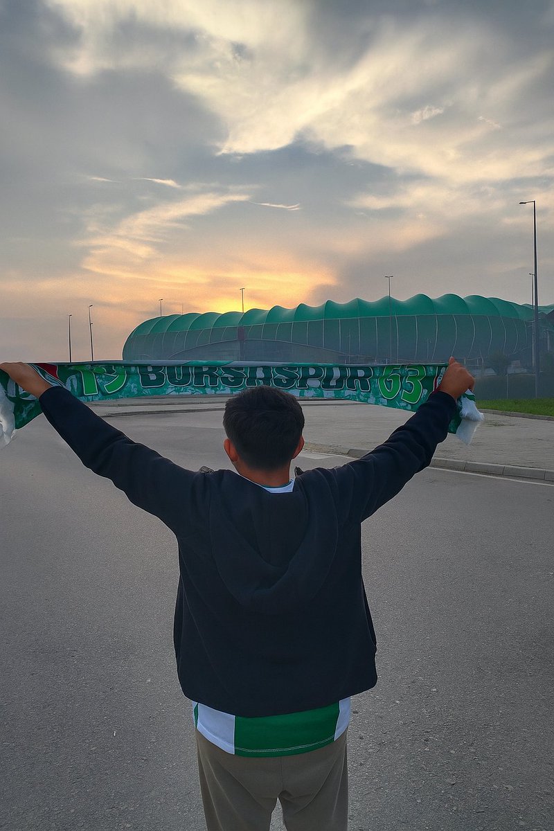 Buda benim kuzum. Babasının timsahı...