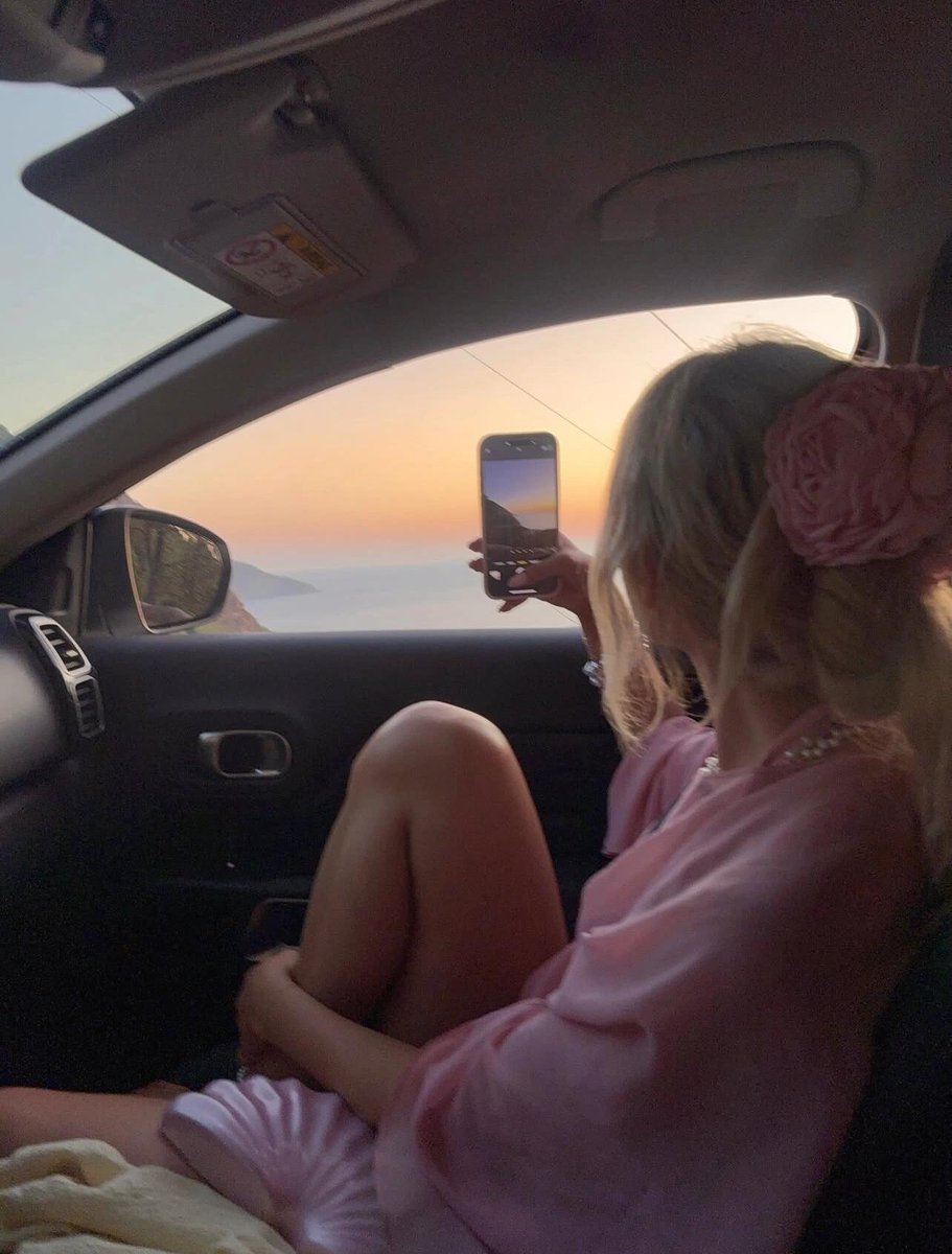 Emily Wilson tweet media