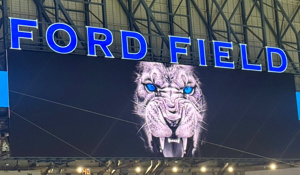 HeatherRBowers's tweet photo. What a fantastic win for the @Lions last night! Fun game to be at! Congrats to Dan and the team! Go Lions!🦁💙 https://t.co/TpqtBDFfjw
