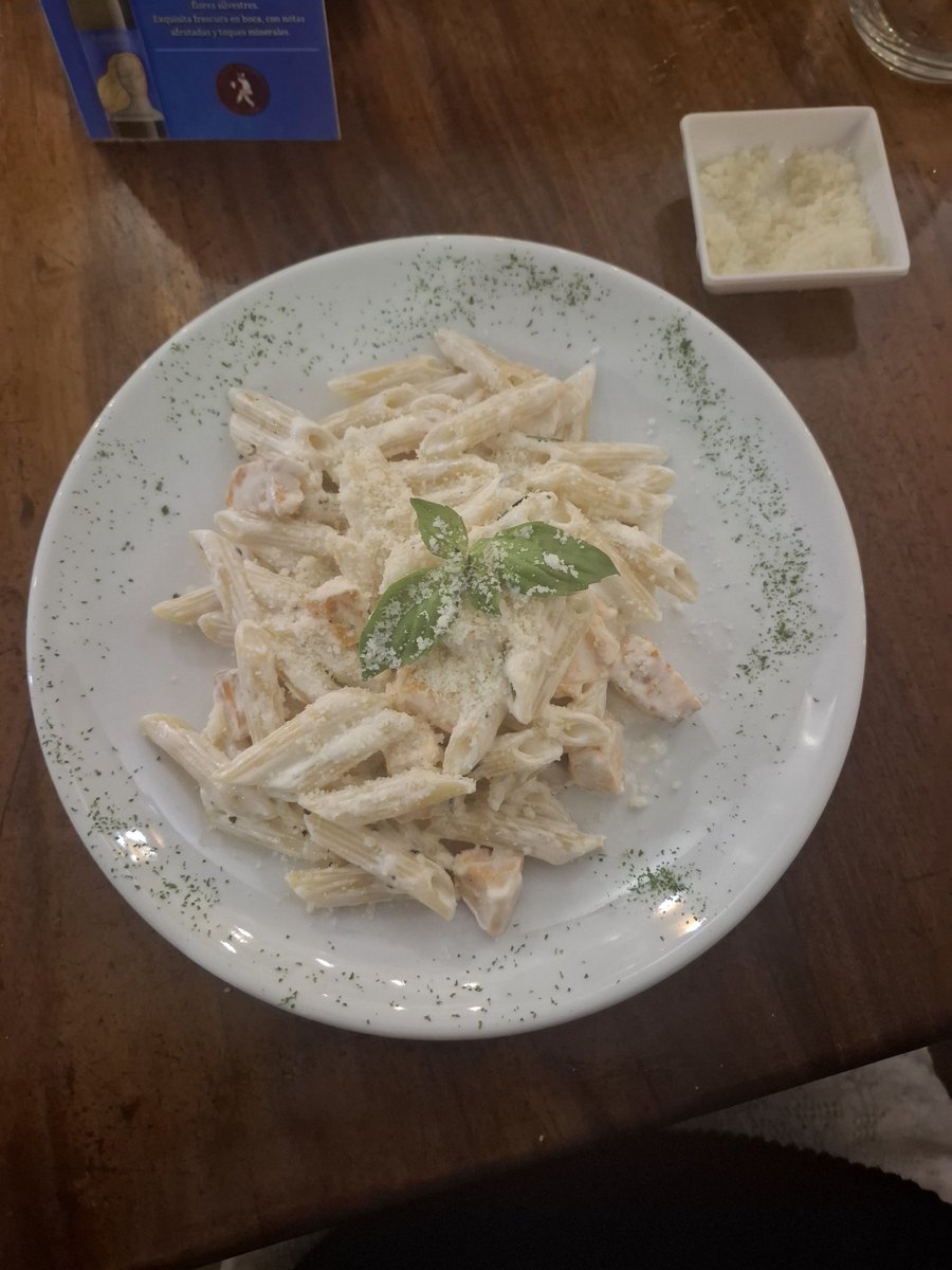 ¡Nueva reseña en <a href="/Recoveco/">Recoveco 🍴</a>! Hoy evaluamos Pizzeria Pulcinella en Puerto Viejo-Limón 🇨🇷. ¿Overrated o joya oculta? Mira las fotos de su pizza 🍕, pasta 🍝 y postre 🍰. ¡Hilo con mi veredicto! 🧵