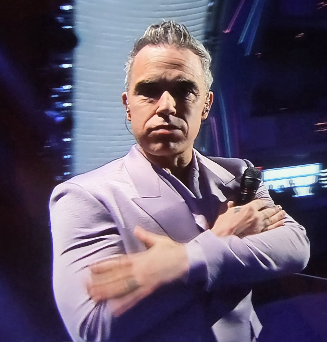 Robbie Williams performing at the Fifa World Cup Draw just referenced COLE PALMER celebration 

Cold 🥶🥶🥶

#WorldCup2026