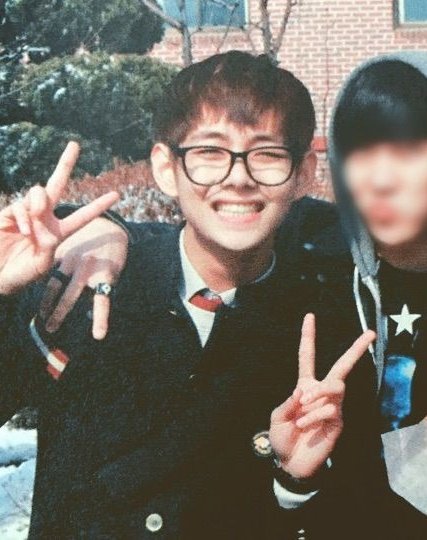 taesmug's tweet image. I cry