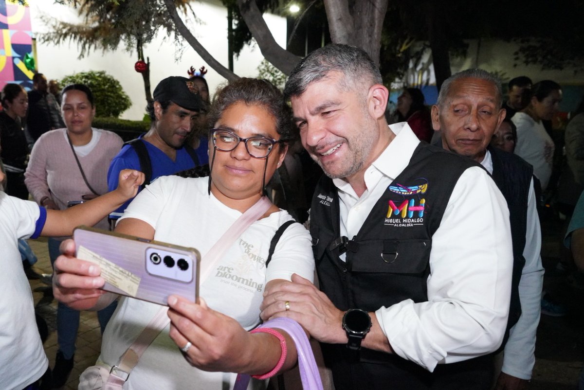 mauriciotabe's tweet photo. En la posada🪅 del Faro del Saber Popotla  hubo ánimo, sonrisas y ese gusto de platicar, reír y reconocernos entre vecinas y vecinos.

Estos momentos hacen que la colonia cobre vida… y que la sintamos verdaderamente nuestra. https://t.co/NMXYwCmUZt