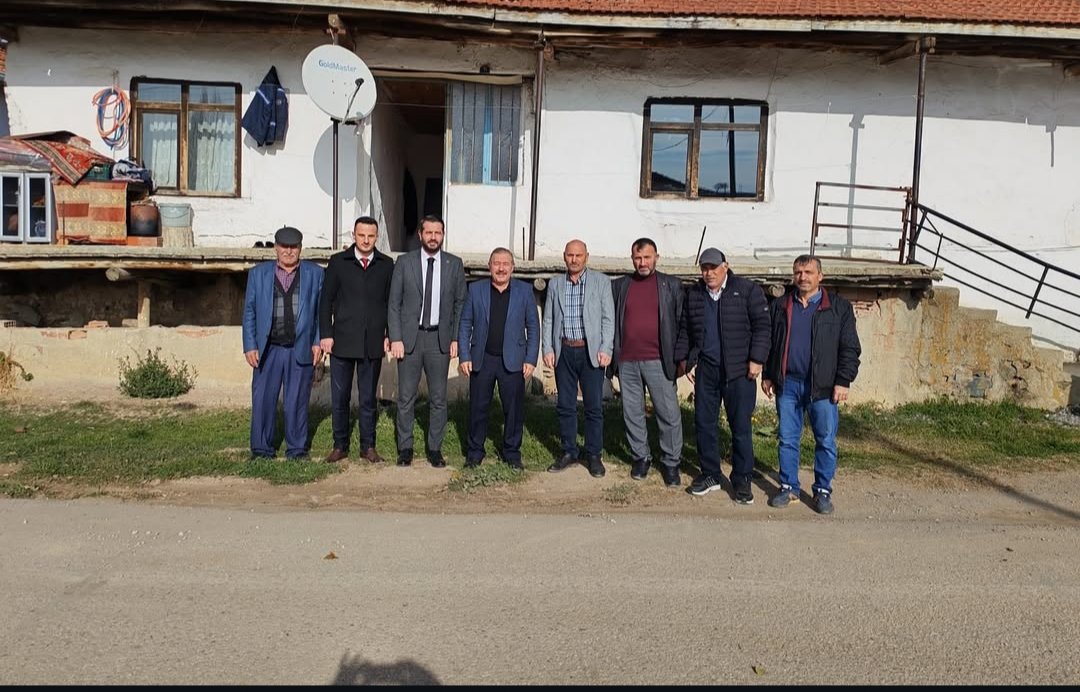 Gençlik Kolları Başkanımız <a href="/hasan/">Hasan Patronum</a>.clhn yönetimi  ile İlçe başkanımız Murat yıldırım ve yönetimiyle Çardakbağı Mahallesi'ne ziyaretlerde bulunup vatandaşlarla sohbet ve istişarelerde bulunduk 
<a href="/avhalilatasoy/">Halil ATASOY</a> 
@fethiduygulu_ 
@arslanlardanerdem 
<a href="/avyusufibis/">Yusuf İBİŞ</a> 
<a href="/erhansarigol/">Erhan Sarıgöl</a>