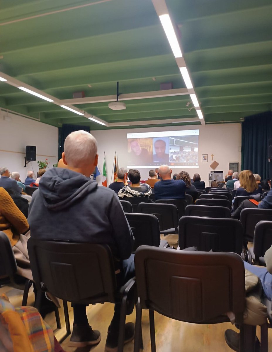 Leggete questo meraviglioso libro "Il POPOLO meraviglioso" di <a href="/rafforiani/">raffaele oriani</a>  e <a href="/AlhassanSelmi/">ALhassan Selmi</a>  con le illustrazioni di <a href="/BMarcella63/">Brancaforte Marcella</a> acquistato ieri sera da mia sorella all'incontro al #LiceoBerto di MoglianoVeneto. Io purtroppo sono a 🏡 🤧 😷
Grazie ❤️ 🇵🇸