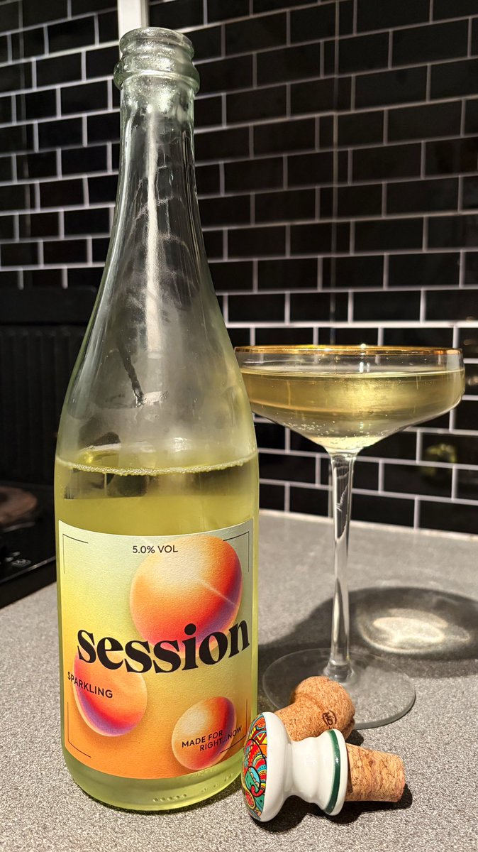 _evija's tweet image. Pēdējā laikā piepildās viss, ko esmu slepus vai atklāti ievēlējusies - nu tā, ka tiešām jādomā, ka laikam ļoti labvēlīgi man zvaigznes šobrīd sakritušas. Šodien svinu labās ziņas, ko šorīt saņēmu darba e-pastā, ar maz-alko vīna glāzi. Dodiet idejas, ko vēl man ievēlēties!