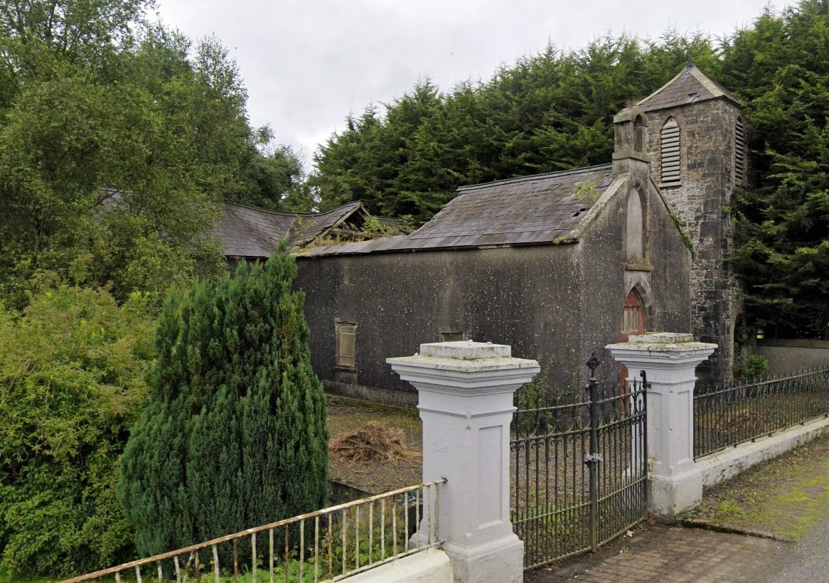 AnTaisce's tweet photo. #HeritageAtRisk County Meath.
π·:
1 & 2. Longterm vacant house, Carrick St, Kells, 2000 & 2025.
3 & 4. Church (RC), Killyon. Disused since new church built 1950s. Recent roof collapse. (G Street View 2009 & 2021)
#BuildingsAtRisk #ReuseIreland #DerelictIreland #BuiltHeritage https://t.co/HJox6T7eBH