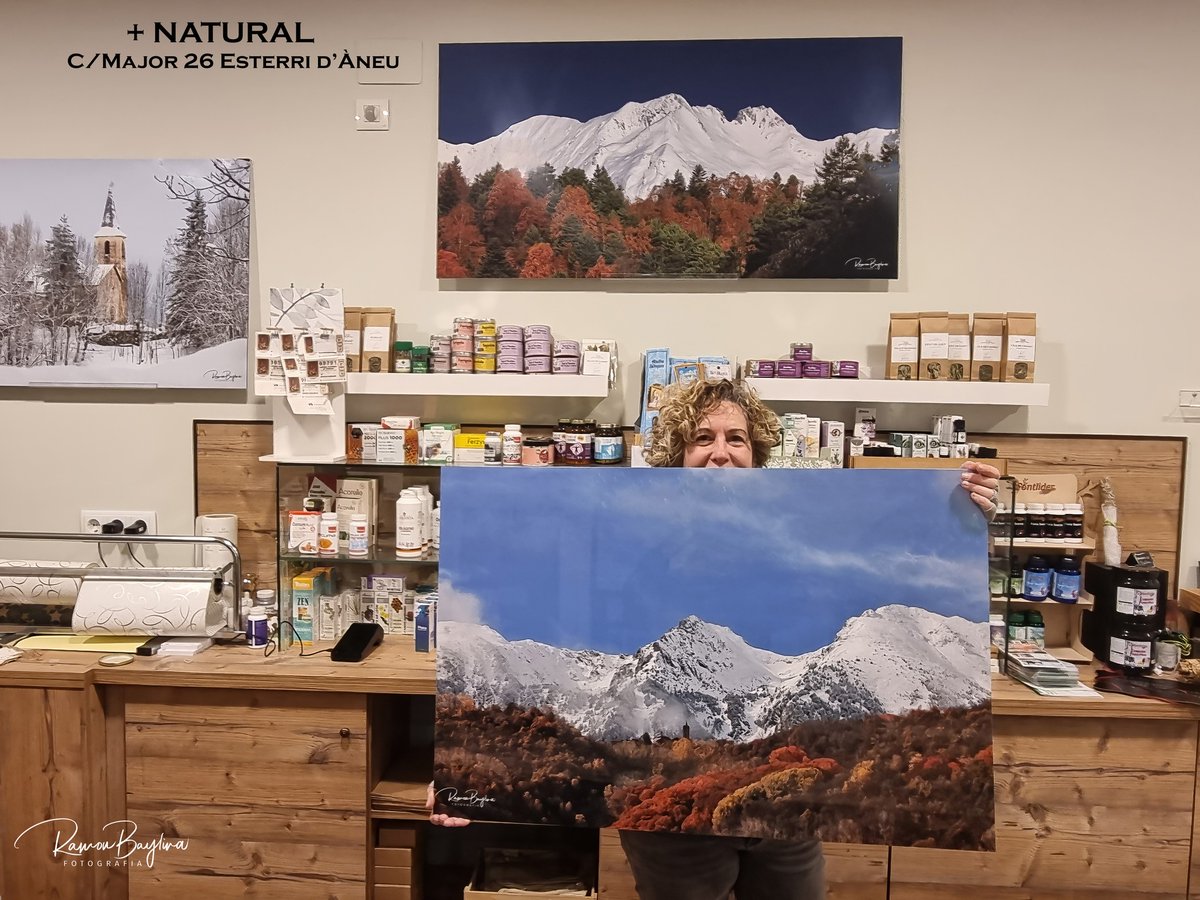 Aquests tres dies si veniu per Esterri d'Àneu entreu a la botiga de la Rosa al carrer Major 26 a la botiga + NATURAL  i la Rosa us ensenyarà les fotografies de gran format allí exposades i si us bé de gust ho comentem.