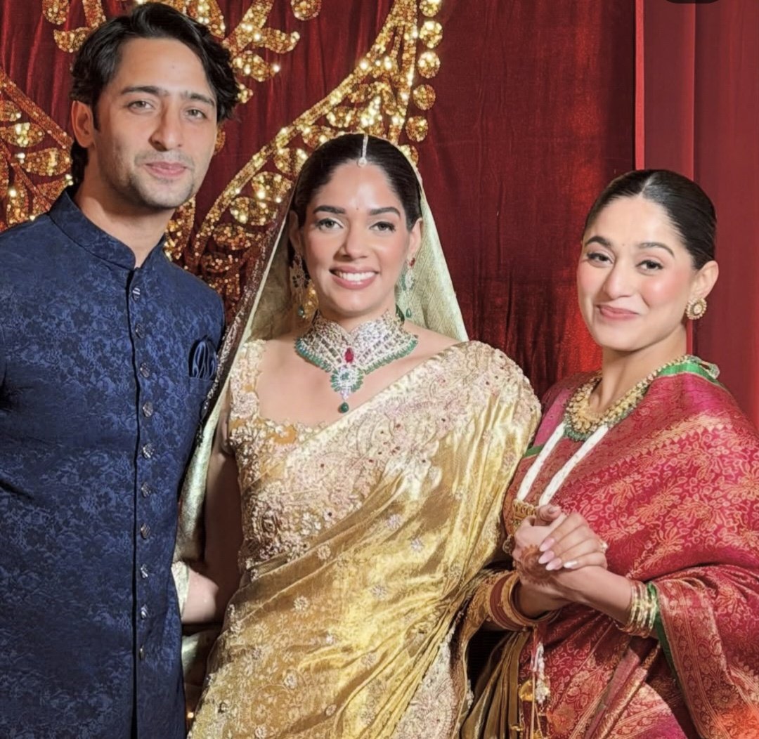 aparnatarakhere's tweet photo. Shaheera and somya in one frame..omgee.. my anant-navya heart.. 😍
#shaheersheikh
#SomyaSeth https://t.co/5h1oP8qkdj