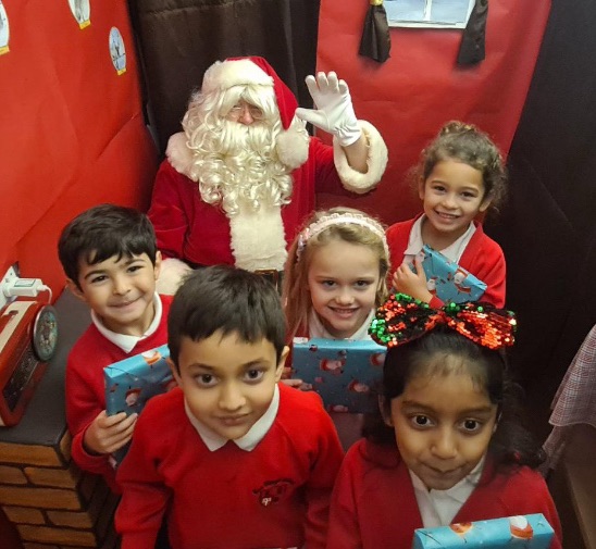 Year 1 had a great time shopping at the Christmas Bazaar this week! They also enjoyed a visit to see Santa 🎅🏼#Christmasiscoming
#ItsTheMostWonderfulTimeOfTheYear