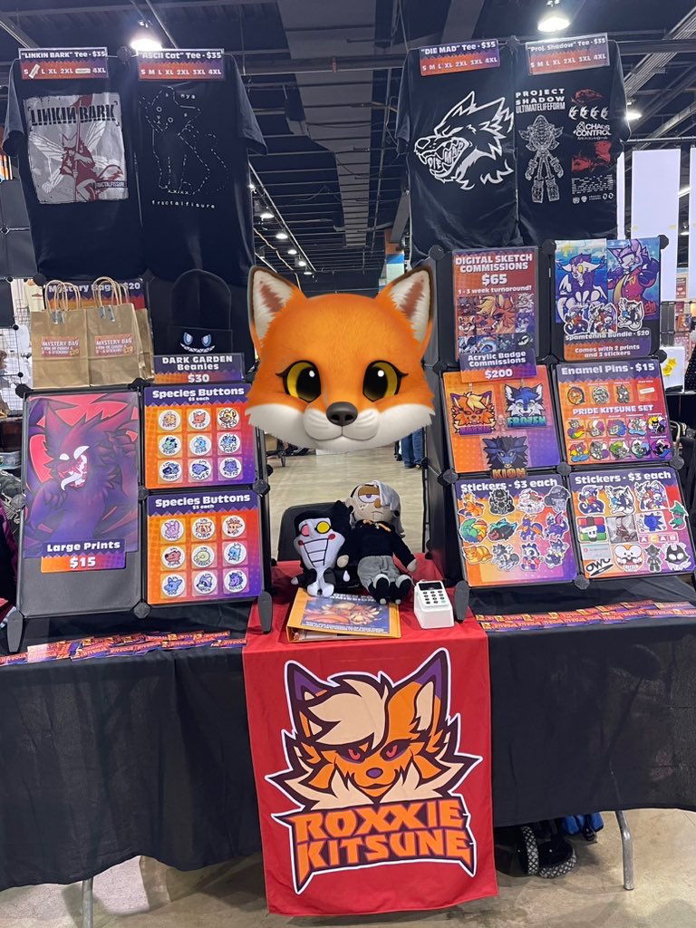RoxxieKitsune's tweet photo. HEWWOOOOOO MFF I’m here in the dealers den!!!! Come see me at D-3 🥺💖 https://t.co/S40Lk3JnOz