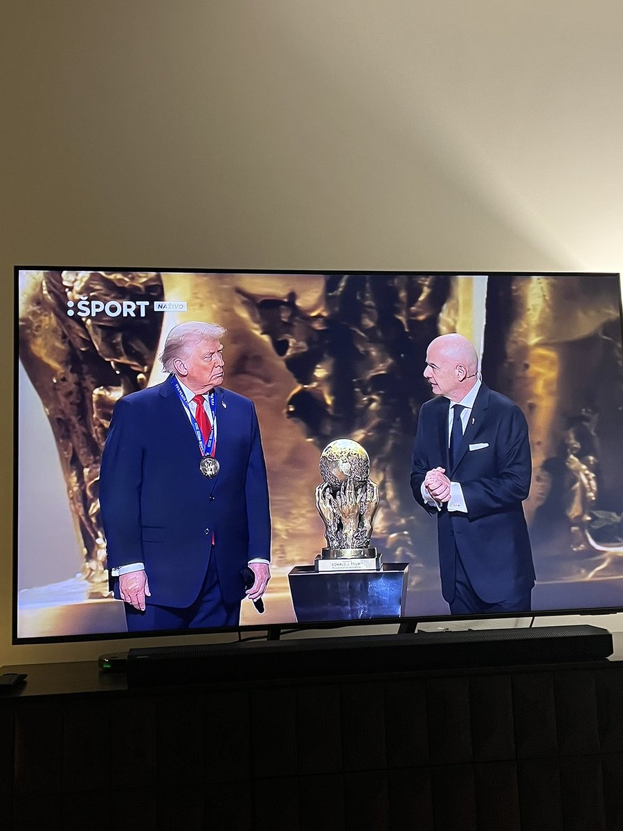 Strašne trápne toto! <a href="/FIFAWorldCup/">FIFA World Cup</a>  💵💰🤑 Gratulujem Infantino👏 už viac sa Trumpovi do riti vopchať nedá