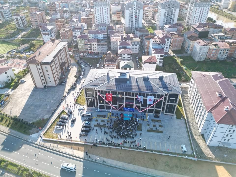 akarakli61's tweet photo. Bugün, Adalet Bakanımız Yılmaz Tunç’un teşrifleriyle Araklı’mıza büyük bir değer katan Adalet Sarayı’nın açılışını gerçekleştirdik!
İlçemizin geleceğine yapılan bu önemli yatırımın, hemşehrilerimize daha hızlı ve kaliteli bir hizmet sunmasına vesile olmasını diliyoruz. https://t.co/6kjCYB7Rj2