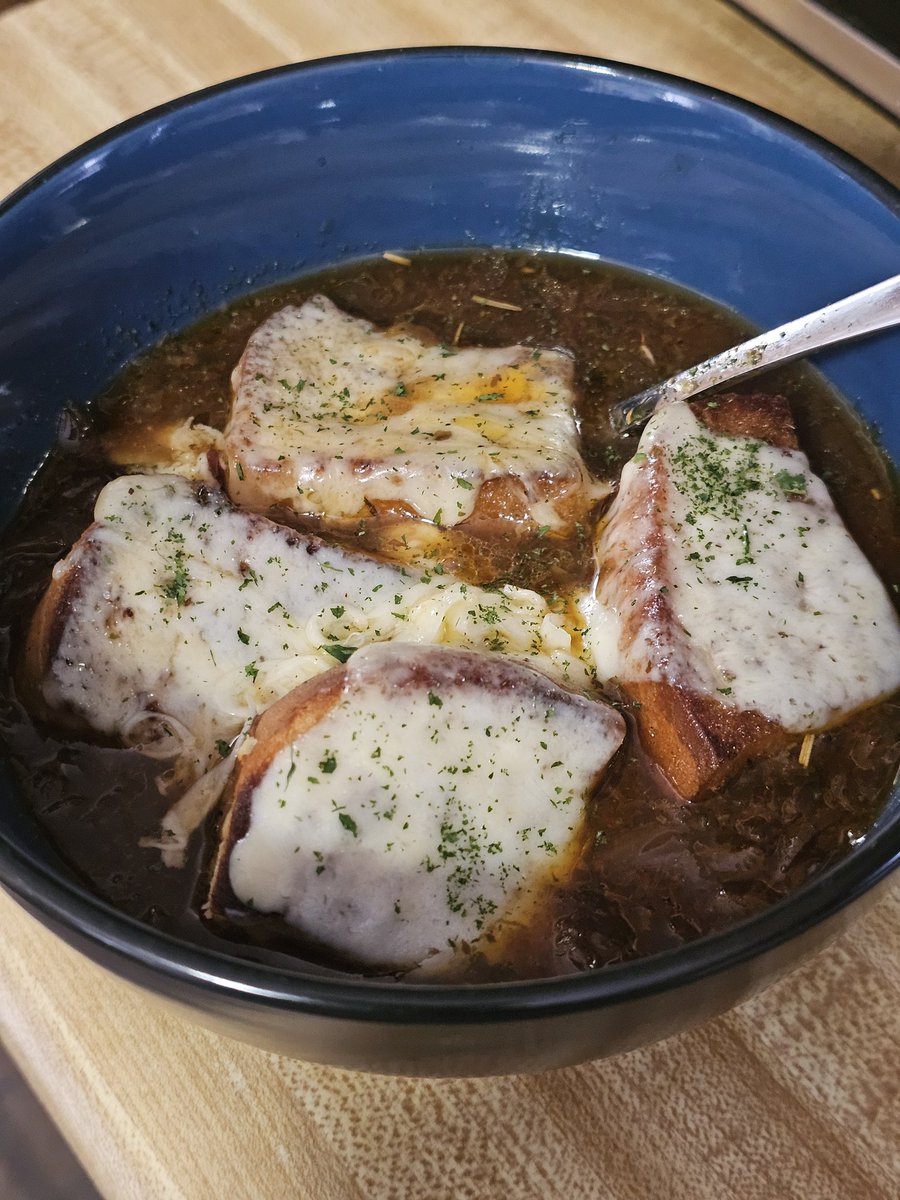 Firstlady_888's tweet photo. Holiday put me behind but I'm back on track.
Week 3 of 20...fall/winter crockpot soup series!
A different soup every week until spring. This week, French Onion! #firstandbrown https://t.co/7TjTVnScNZ