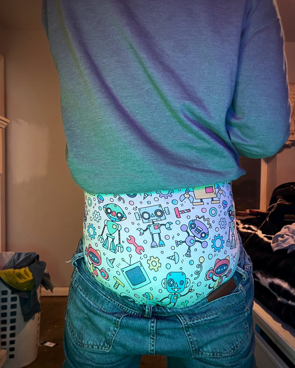 sissy_allie's tweet photo. Feeling brave on Big Diaper Friday… 🫣 hope it isn’t to noticeable got errands to run today 

#abdl #abdllifestyle #diaper #mdlb #transabdl https://t.co/MrKGDQ0WIA