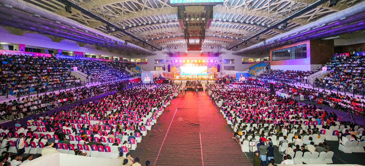 AmitShah's tweet image. आज अपने संसदीय क्षेत्र गांधीनगर में ‘सांसद खेल महोत्सव’ के समापन समारोह में खिलाड़ियों और खेल क्षेत्र से जुड़े अन्य लोगों से संवाद किया।

मोदी सरकार ने युवाओं में खेल संस्कृति को बढ़ावा देने और ग्रामीण स्तर से लेकर लोकसभा स्तर तक खेल प्रतिभाओं को निखारने के लिए ‘सांसद खेल…