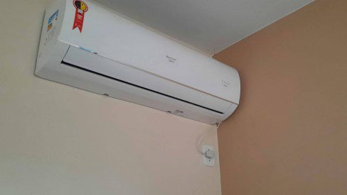 pedrorousseff's tweet image. 🚨BIZARRO! Bolsonaro quer PRISÃO DOMICILIAR e RECLAMA de DORES FORTES de cabeça por barulho de ar-condicionado da PF! 

É só DESLIGAR O AR Jair… Ele PASSOU DOS LIMITES do BIZARRO. 😂👍