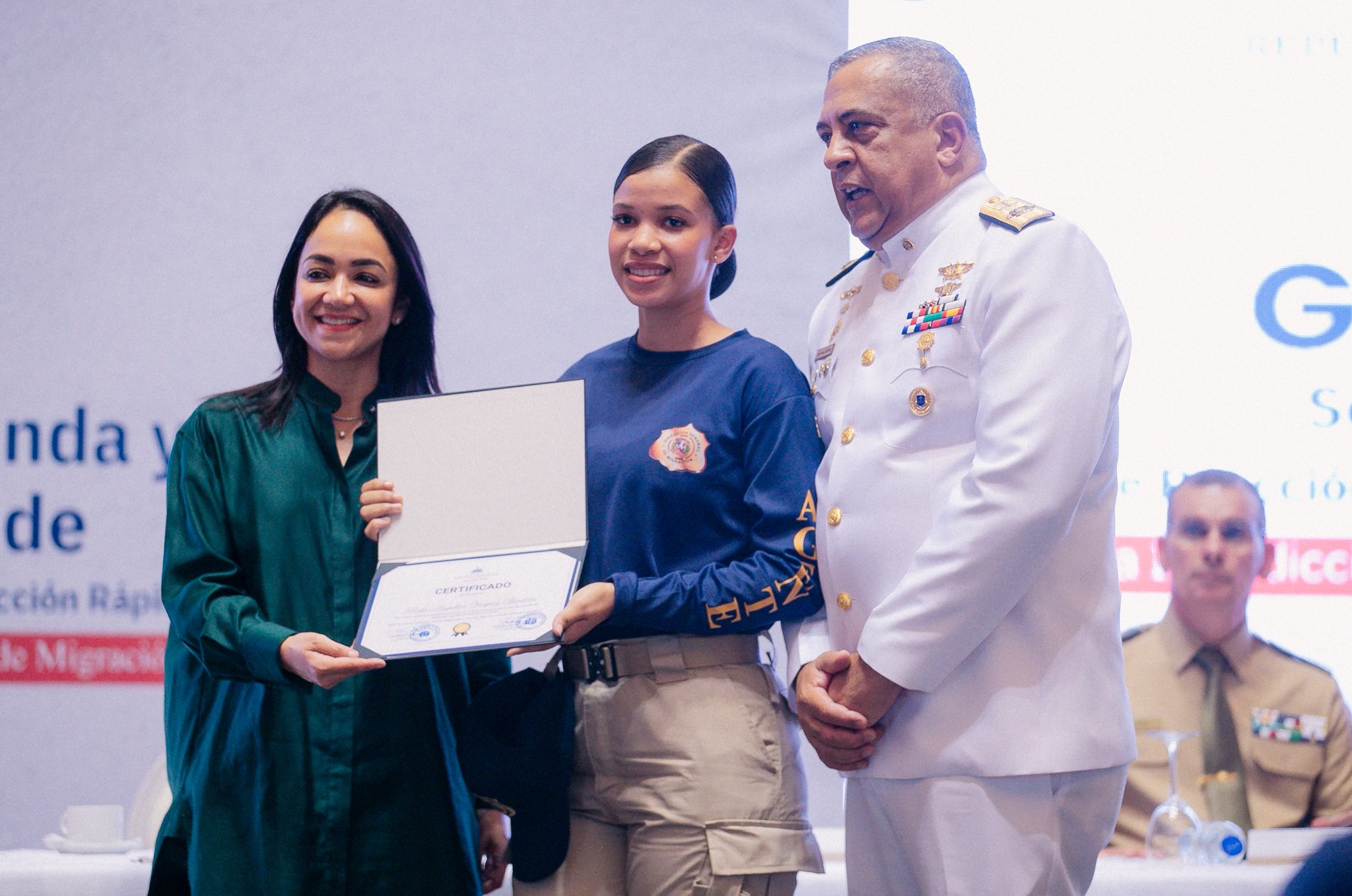 G7bDFtUXoAAhJic?format=jpg&name=large