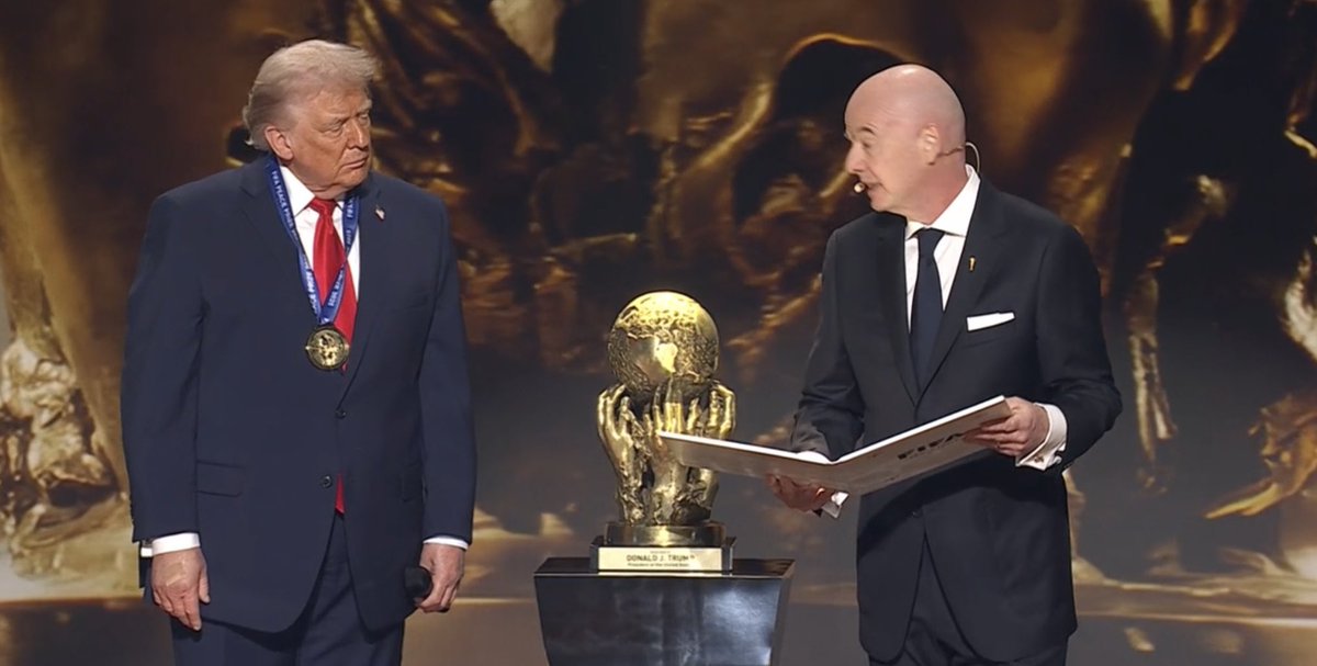 LeonYhosia12902's tweet photo. El premio de la Paz de la FIFA para el etnosida, convicto, pedófilo y psicópata Donald Trump. Es la reevictimización del genocidio de los más de 25 mil niñ@s en Gaza. Infantino, eres un psicópata malparido, ¿cuántos narco/dólares te dieron?
#CopaMundialFIFA https://t.co/9VHqdY1VRJ