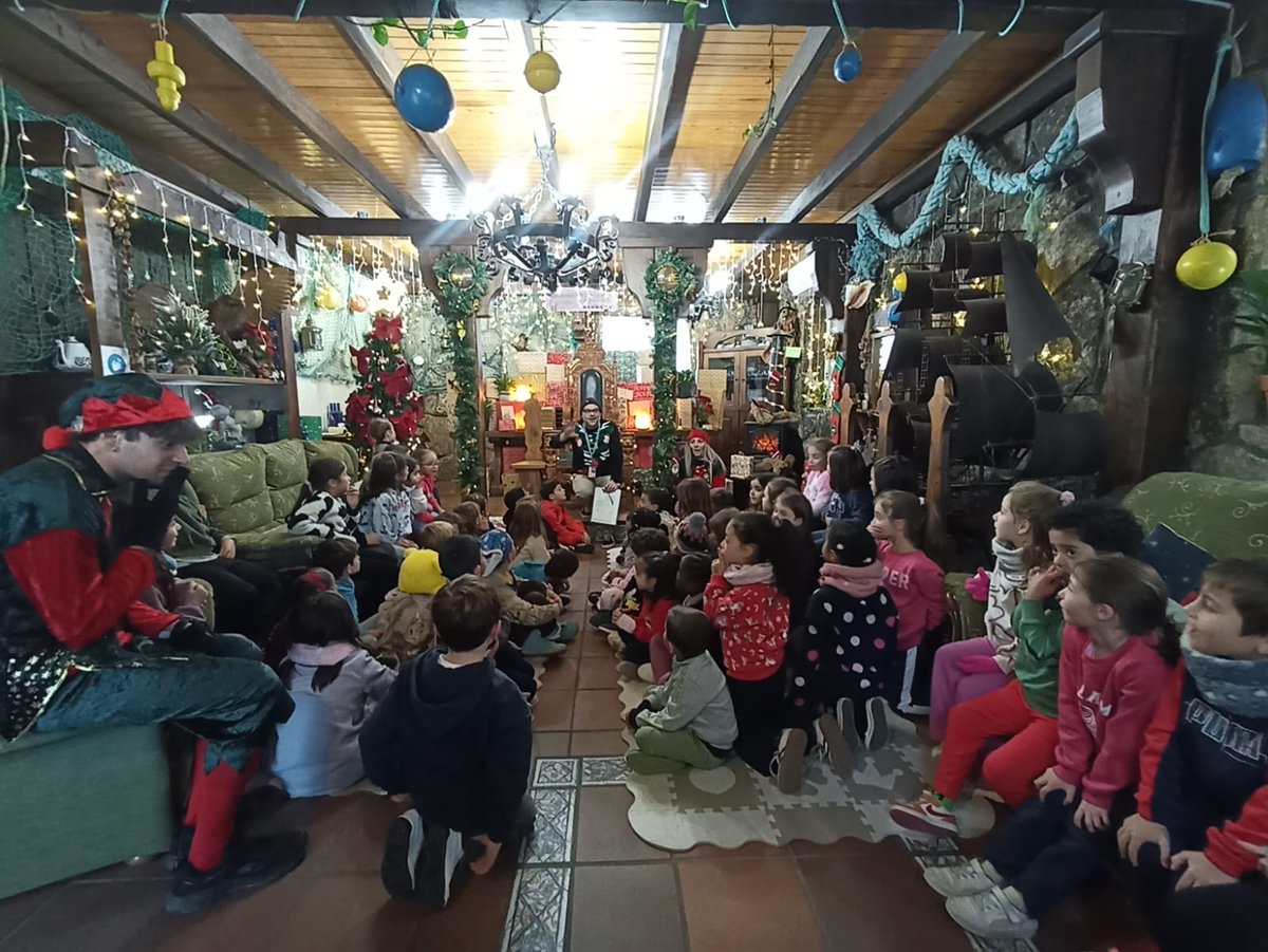 FranciscoQ68794's tweet image. Salida de 1º de primaria a la La Granja de los Cuentos
Un día genial, ya preparando la #navidad
Lo hemos pasado muy bien con cuentos, talleres, historia de #navidad, elfos, juegos, gimkanas y mucho más.
Enhorabuena!!!
#excursiones
#christmasiscoming
#somosdelquevedo