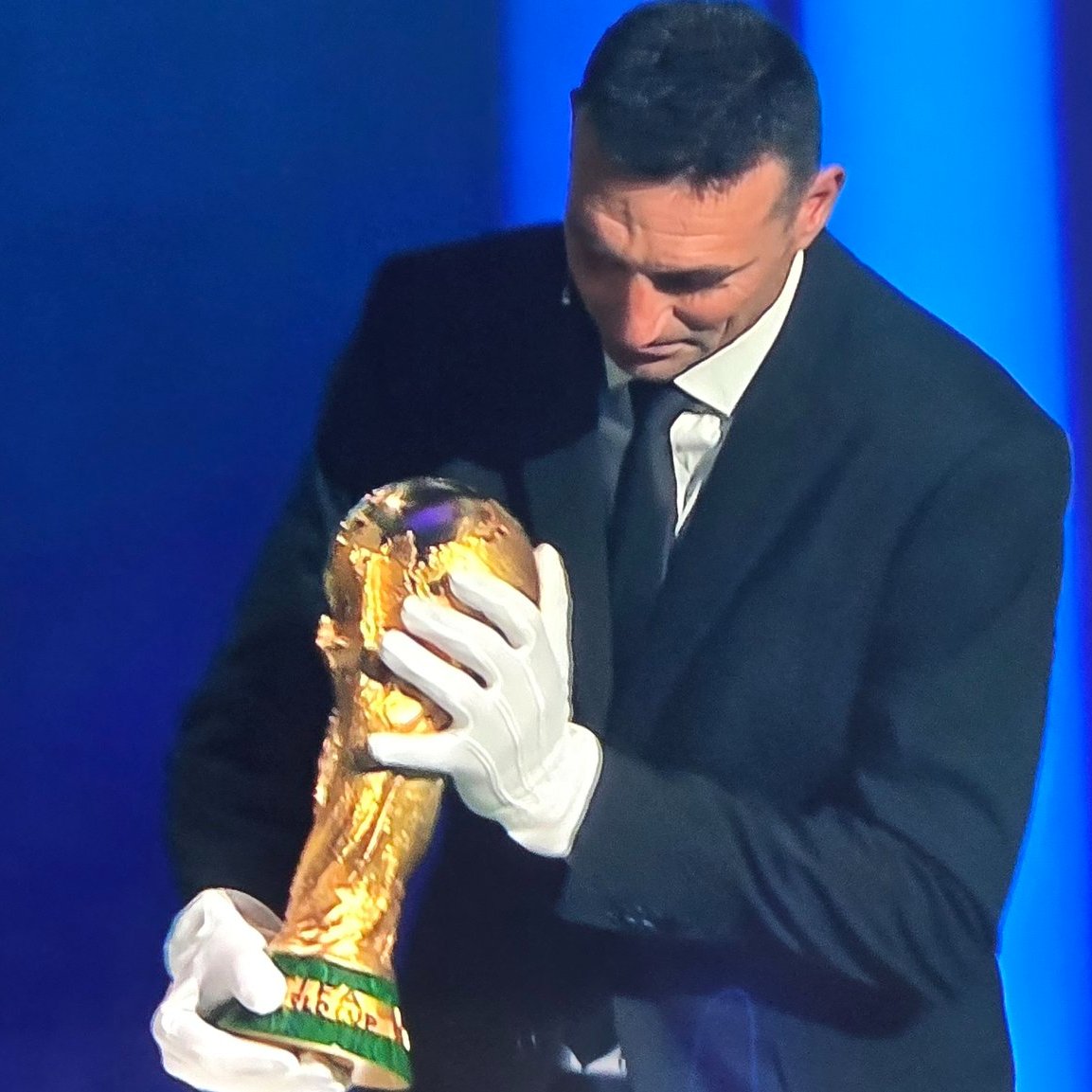 Lionel Scaloni looks emotional.🥺