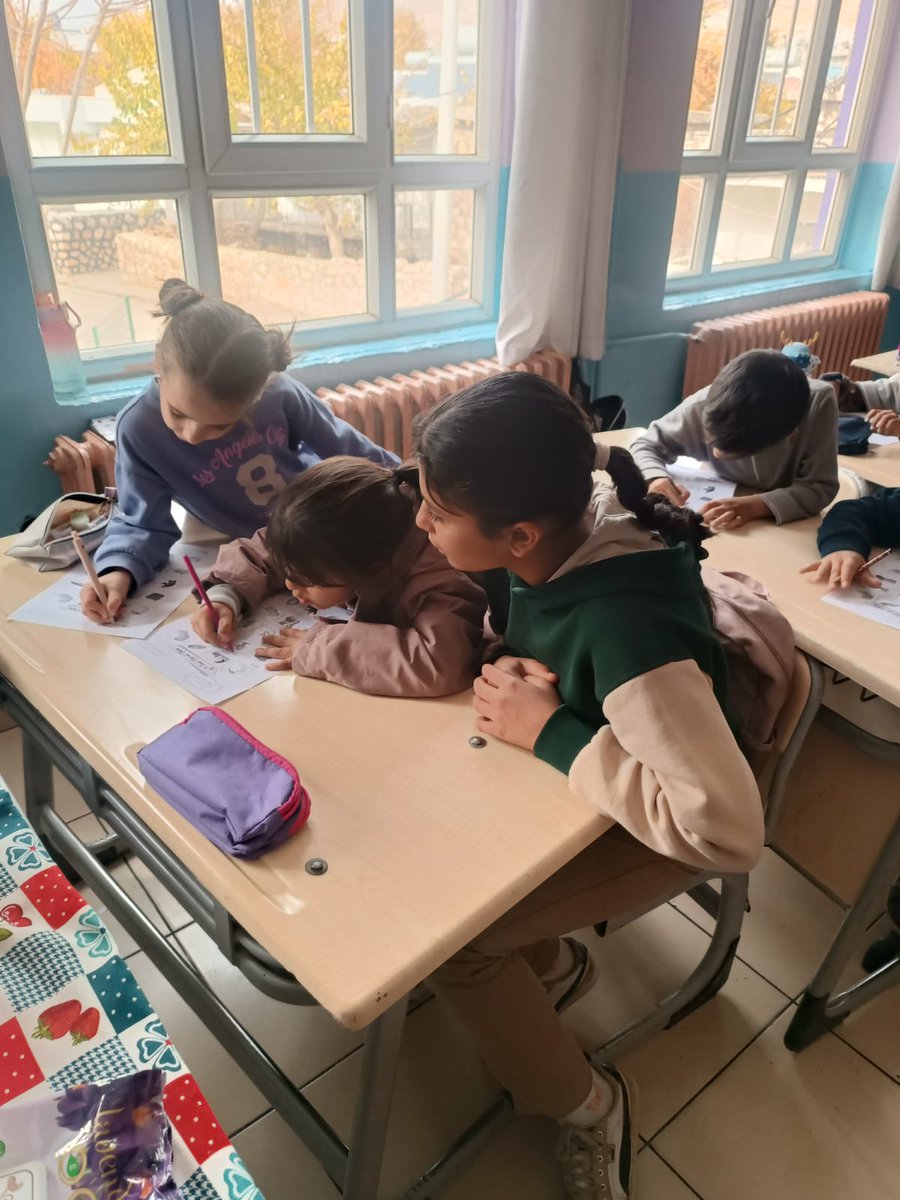 Sosyal yardımlaşma  kulübü olarak Sakarya İlkokulu 1. Sınıf  öğrencilerine okuma yazma konusunda destek eğitimi etkinliği gerçekleştirdik. Kulüp öğretmenimiz Mehmet Emin DİLEK ve kulüp öğrencilerine teşekkür ederiz.
dargecitiho.meb.k12.tr/icerikler/sosy…
<a href="/Dargecit_MEM/">Mardin Dargeçit ilçe Milli Eğitim Müdürlüğü</a> 
<a href="/Selmangez/">Selman gezici</a> 
<a href="/menesipek/">Muhammed Enes İpek</a>