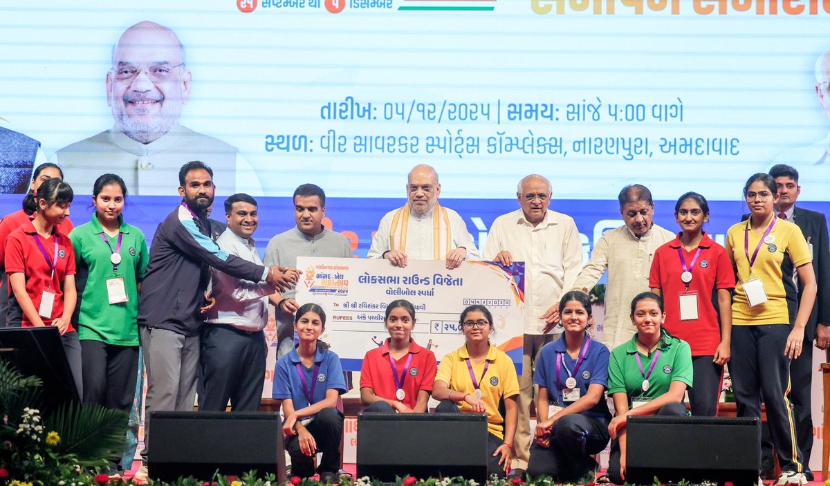 AmitShah's tweet image. विश्वस्तरीय खेल इंफ्रास्ट्रक्चर का विकास हो, भारत को स्पोर्ट्स मैन्यूफेक्चरिंग व इनोवेशन में आत्मनिर्भर बनाना हो, या शहर से लेकर गाँव तक युवाओं को खेलों के प्रति प्रोत्साहित करना हो, आज भारत दुनिया भर के खेलों का प्रमुख डेस्टिनेशन बन चुका है।

गांधीनगर में आयोजित ‘सांसद खेल…