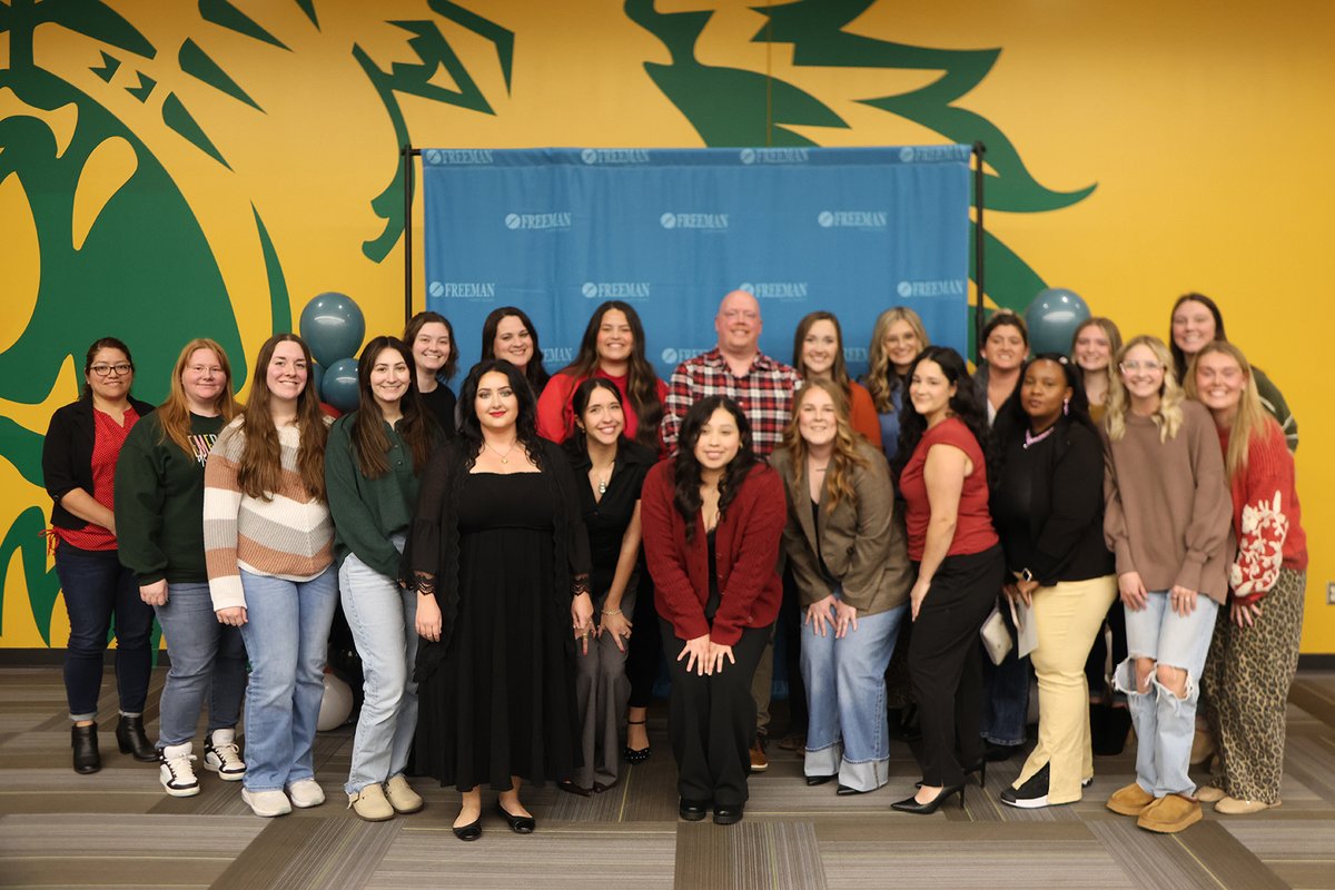 One by one, surrounded by loved ones, 21 nurses from area college nursing programs signed letters of intent to work at Freeman Health System Wednesday evening. Read more - freemanhealth.com/news/welcome-t…