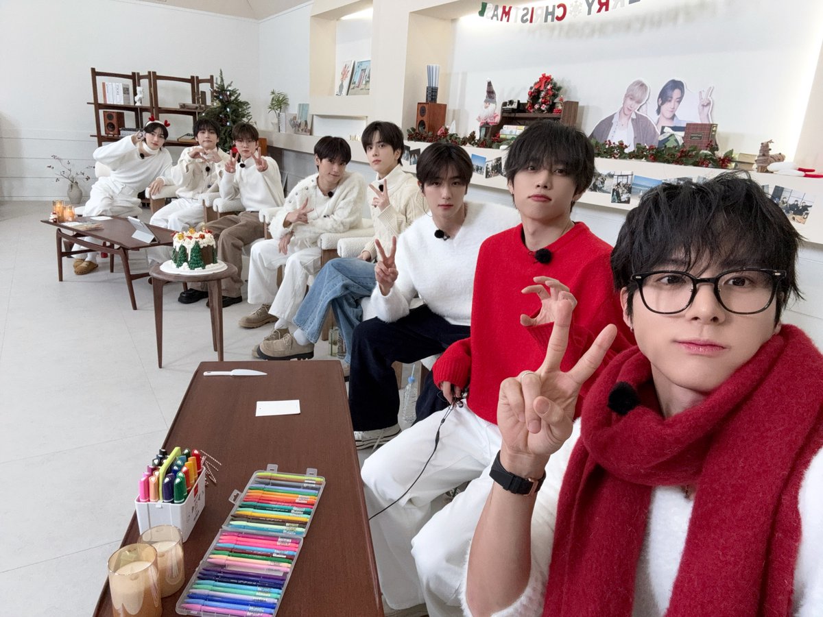 THEBOYZ_officl's tweet image. [📸] 더보이즈 THE BOYZ 8th Debut Anniversary Live 완료💙 8주년의 시작을 더비랑 함께해서 더 행복했던 시간🎀 언제나 겨울을 함께해 주는 더비 정말 고마워요🥰 앞으로도 더비에게 많은 사랑을 전하는 더보이즈가 될게요🫶🏻

#THEBOYZ #더보이즈
#THEB #더비