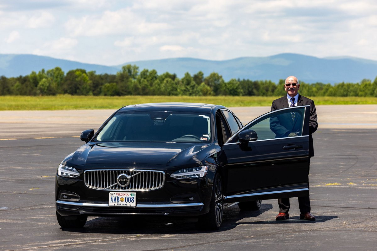 #DidYouKnow: Chauffeured rides have some of the highest safety standards? Our trained drivers keep every ride safe and comfortable. Book your worry-free luxury ride now: ambassadorlimos.com

#LuxuryTravel #SafeRide
