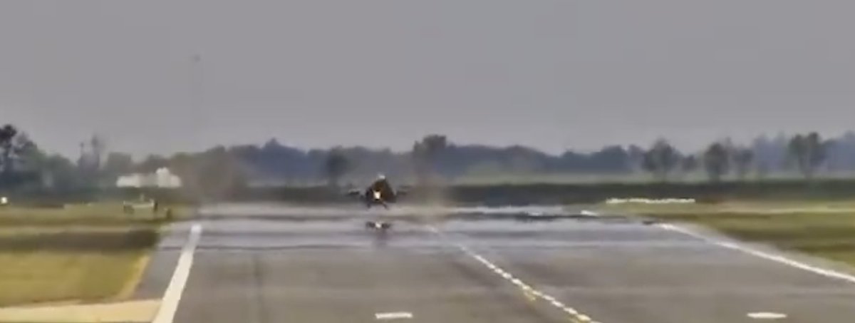 5/12/2025 14:36 hs.. Area de Material Rio Cuarto 🇦🇷
Primer F-16 de la FAA

#F16 #f16argentina