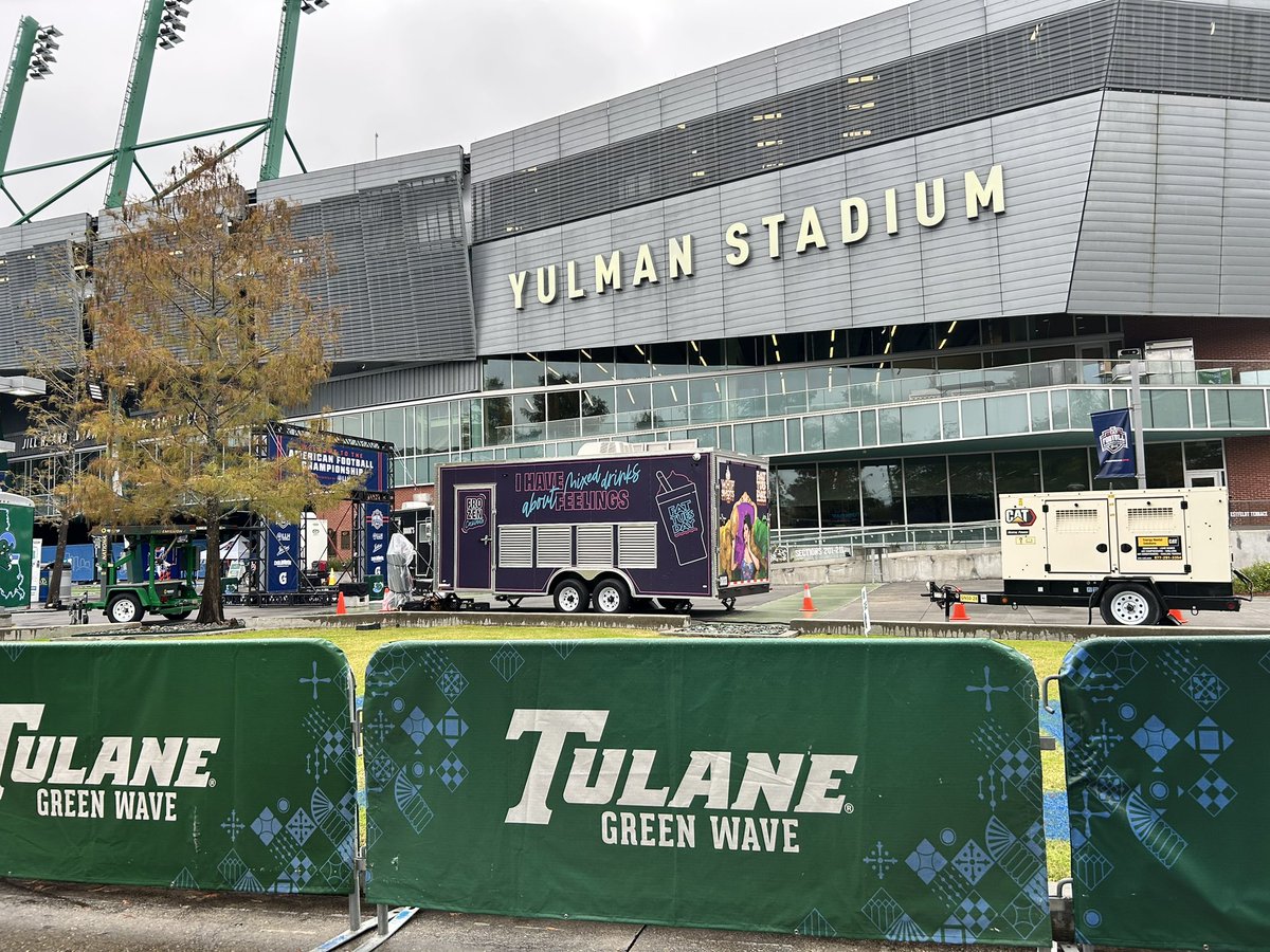 GatorsScott's tweet image. A little early, but thought I would check out American Conference Championship Game on a whim … #Gators … #GreenWave … #GMFG