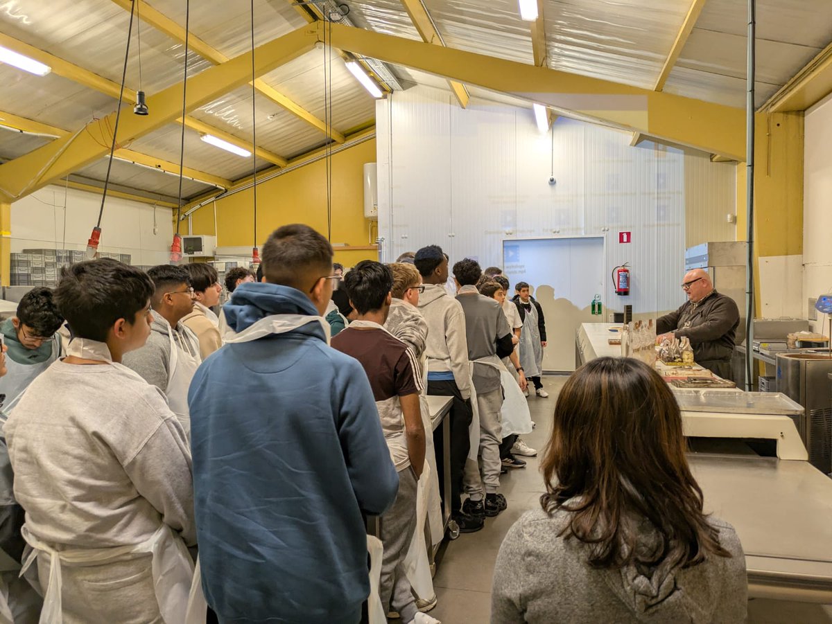 QMGS_Languages's tweet photo. At the chocolate factory where we made chocolate pizzas, miam miam! 😋 @qmgs1554 https://t.co/tEBziVPBmC