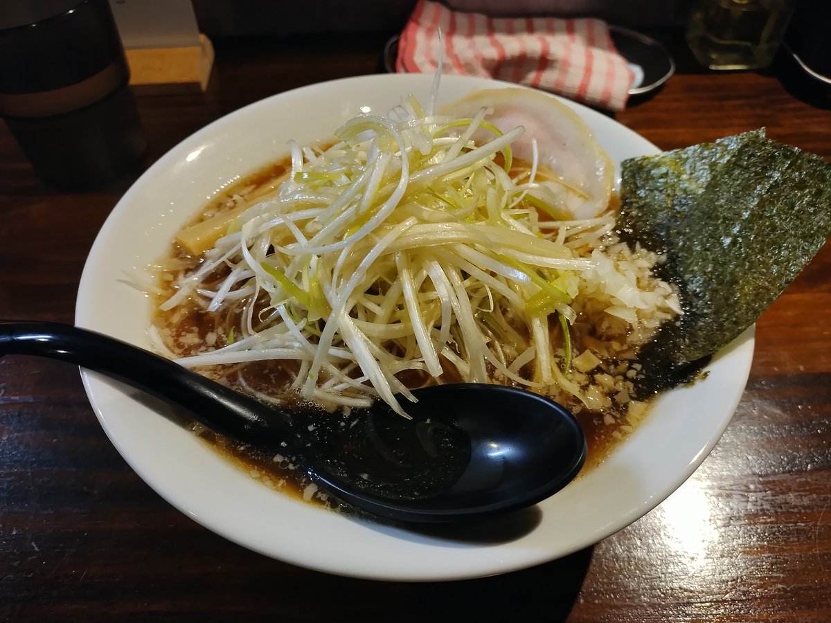 ええっ!?
こんな時間にラーメンを!?
深夜ラーメン 元

おねーさんが美人だったw