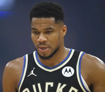esidery's tweet image. League executives believe the Lakers have the best asset for a Giannis Antetokounmpo trade in Austin Reaves.

Reaves alongside LA’s expiring contracts works salary-wise with the Bucks.

The question is, would the Lakers even consider making Reaves available with his current play?