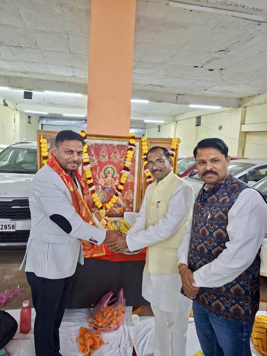 Ramniwas4bjp's tweet photo. शुभ : जन्मदिवस...!!!🌷🌷

आज नर्मदापुरम रोड भोपाल स्थित ऑटो कार जंक्शन शोरूम के संचालक एवं श्री योगेश साहू जी भोपाल के साले साहब श्री राजेश साहू जी के जन्मदिवस अवसर पर पहुंच कर हार्दिक शुभकामनाएं प्रेषित की ।। 

मां नर्मदा की कृपा सदा सर्वदा आप पर बनी रहे यही कामना करता हूँ.!!
🌹🌹