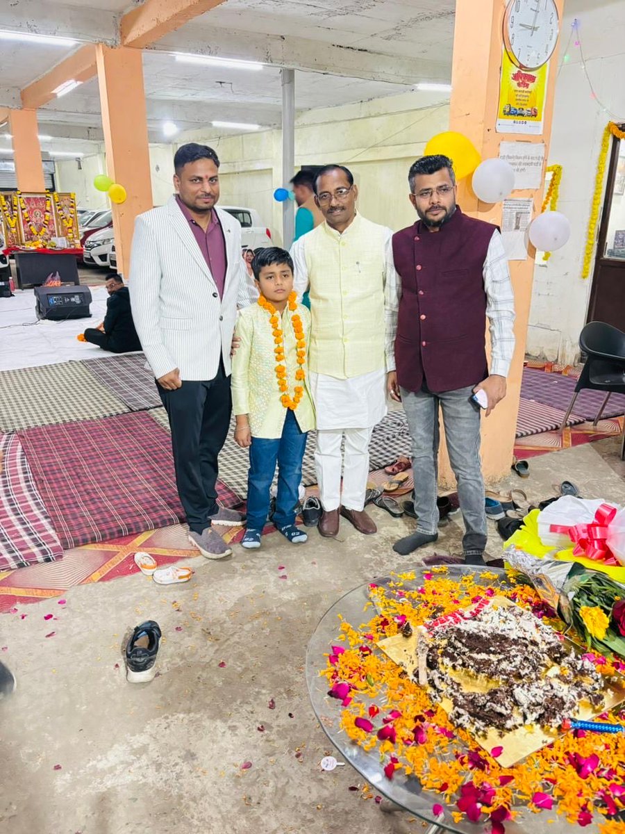 Ramniwas4bjp's tweet photo. शुभ : जन्मदिवस...!!!🌷🌷

आज नर्मदापुरम रोड भोपाल स्थित ऑटो कार जंक्शन शोरूम के संचालक एवं श्री योगेश साहू जी भोपाल के साले साहब श्री राजेश साहू जी के जन्मदिवस अवसर पर पहुंच कर हार्दिक शुभकामनाएं प्रेषित की ।। 

मां नर्मदा की कृपा सदा सर्वदा आप पर बनी रहे यही कामना करता हूँ.!!
🌹🌹