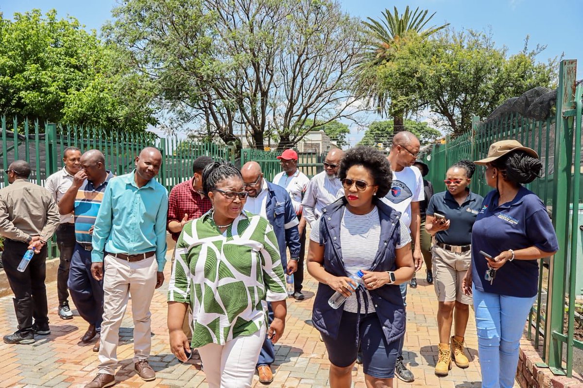 VuyiswaRamokgop's tweet photo. Day 2 of #OversightWeek took me to Ekurhuleni, the final stop in our five-region tour of deepening accountability. I started at Ithembelihle LSEN School in Primrose, where learners are proudly growing veggies and raising chickens. This is what #MadeInGauteng means: empowering our future farmers early. ๐ฑ
#gdardatwork