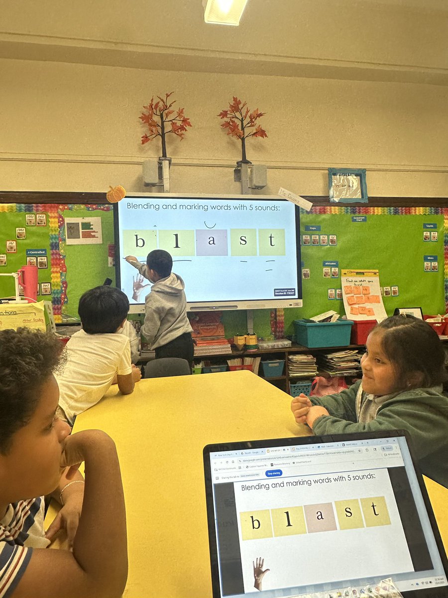 TheraErickson's tweet image. Ms. Cousins &amp;amp; Ms. Custodio putting READING 📖 in ACTION ➡️ Foundations Level 1 - Unit 10 -
5 syllables, vowel teams, review marking a word ➡️ YES 😊 we did! #StudentSuccess #readingisfun #LearningCommunity