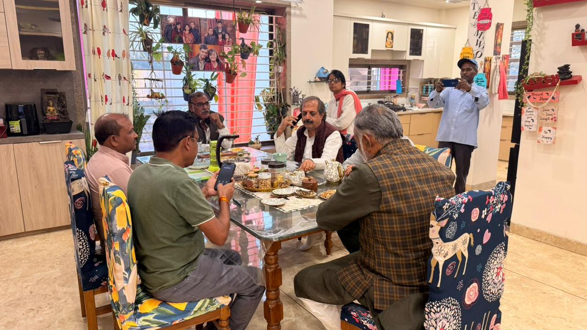 वरिष्ठ पत्रकार एवं मेरे मित्र श्री रंजन श्रीवास्तव जी के भोपाल निवास पर उनके बेटे चि. प्रांजल संग सौ.का. अस्मिता के वैवाहिक कार्यक्रम में शामिल होकर नवदंपति के सुखमय दांपत्य जीवन हेतु मंगलकामनाएँ दी। एवं समस्त परिवारजनों को इस मंगल अवसर की हार्दिक बधाई एवं शुभकामनाएँ प्रेषित की।