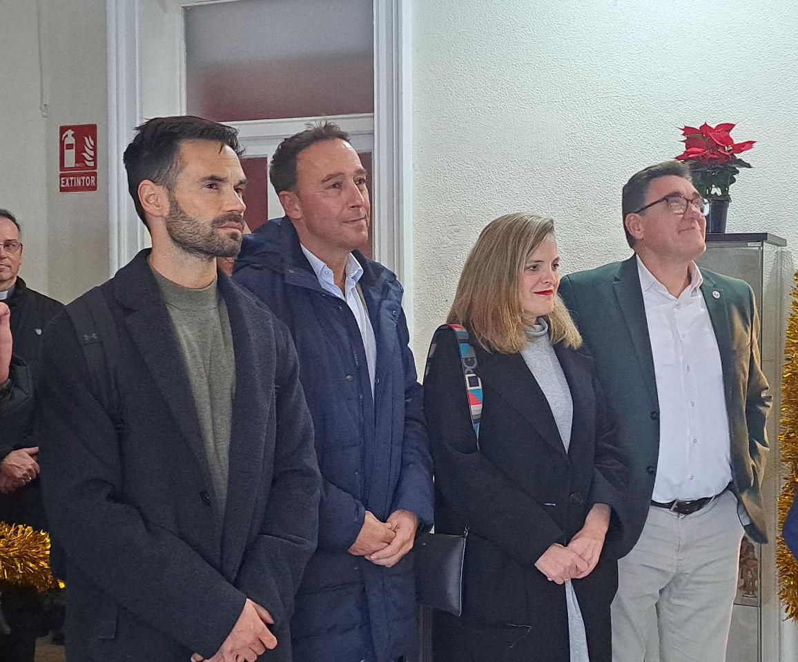 Cádiz inaugura su Belén municipal, costumbrista y nevado.

Esta preciosa obra de Antonio Montero se puede contemplar y disfrutar en la calle Ancha, 16.