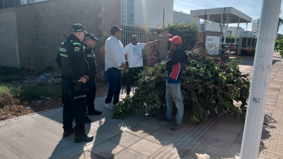 La Ciudad hace su mayor y mejor esfuerzo x tener una infraestructura que interprete nuestro orgullo Vallenato. Algunos se resisten y quieren mantener la ciudad sucia, frente esas conductas sanciones.
Valledupar ciudad de Eventos
<a href="/ErnestoOrozcoD/">Ernesto Orozco Durán</a> <a href="/AlcaldiaVpar/">Alcaldía de Valledupar</a>