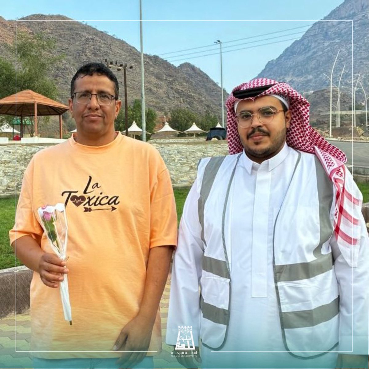 #مبادرة | 🤝

حديقة الفرشة في قلوة تستقبل الأهالي
بأجمـل صـوره بعد أن  قام  المتطـوعين
بتنظيم المسطحـات الخضـراء  وترتيب
الجلسات وتهيئة المواقع ليكون متنفساً
جميلاً وآمنا للعائلات.

#بلدية_محافظة_قلوة
#أمانة_منطقة_الباحة
#من_أهل_الباحة_تبدأ_الحكاية