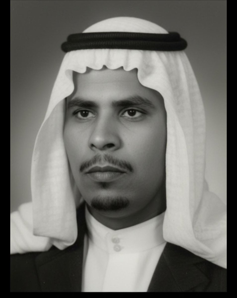 fahad_alkulaib's tweet photo. المربّي الفاضل #دخيل_بن_ناصر_الجديع (رحمه الله) أحد رجال التعليم وممّن كانت لهم بصمة واضحة في المدارس التي عمل بها. وُلِد في #محافظة_الزلفي عام 1350هـ، ونشأ في كنف والديه. فقد والده وهو لم يتجاوز الرابعة عشرة من عمره، فتولّت والدته السيدة #الفاضلة_منيرة_العلي_المطير تربيته ورعايته.
بدأ مسيرته التعليمية في كتاتيب #الزلفي، وقرأ القرآن الكريم على يد الشيخ #ابن_حمدان وبعض كتب الفقه، ثم التحق بالمدارس النظامية وحصل على الشهادتين الابتدائية والمتوسطة. وبعدها بدأ مسيرته المهنية معلّمًا في مدرسة #علقة، وكان مجتهداً ومخلصاً في عمله. وكان من ثمار جهوده تولّيه إدارة المدرسة، وله السبق في تغيير اسمها إلى #الفيصلية تكريمًا لدور #الملك_فيصل رحمه الله.
وفي عام 1383هـ انتقل من #الزلفي إلى #مدينة_الرياض ليواصل رسالته السامية، فتولّى إدارة مدرسة #عمر_بن_عبدالعزيز الابتدائية، ثم مدرسة #عبدالحميد_الكاتب، ثم مدرسة #الصالحية، وبقي فيها حتى تقاعده بعد بلوغه السن النظامية عام 1407هـ.
الأستاذ #دخيل عُرف بالإحسان الخفي، وكان جواداً كريمًا يحمل همّ الأسر المتعفّفة، ويسعى في قضاء حوائج الناس. وكان مبدأ “السرية” منهجًا لعطائه؛ فلم يكن أقرب الناس إليه يعلم بصنائع معروفه، ولم يُكشف هذا العمل الجليل إلا بعد وفاته، حين توالت الاتصالات من أسرٍ لا يعرفها أحد، تنعى كافلها وتعزّي في رحيله، إذ كان يعولهم بصمت.
وبعد التقاعد، عمل في التجارة مشاركاً أخاه #محمد في تجارة السجاد والمفروشات، وسلك فيها مسلك الورع؛ إذ خالف العرف التجاري السائد (الشراء بالآجل)، متمسكًا بهدي النبي ﷺ في تجنّب الدين بلا حاجة، مردّدًا عبارته: “لا أنام الليل وأحد يطلبني ريال.” وقد أورثه هذا الالتزام بركةً في المال وحظوةً في الأسعار بما يدفعه نقدًا.
وكان في برّه بوالديه مثالاً يُحتذى؛ ومن مواقفه النادرة أنه بعد سنوات من وفاة والده جاءه رجل يَدّعي حقًا ماليًا عليه دون إثبات، فبادر إلى البنك وسدّد المبلغ كاملاً دون سؤال، حرصًا على إبراء ذمّة والده.
وكان عطوفًا على تلاميذه، متواضعًا لهم. ومن صور ذلك ما ذكره الأستاذ الدكتور خالد الغنيم من أن الأستاذ #دخيل كان يوصله للمدرسة لمدة سنتين. ويُروى عنه موقف طريف ينمّ عن اهتمامه الأبوي؛ إذ وُجدت في مكتبه كراسة تحمل أرقام جميع مدارس أبنائه مع آخر تواريخ الاتصال بها، وذلك في زمنٍ بلا هواتف نقالة أو أجهزة حديثة.
ومما يُذكر في شفقته، أن إحدى المعلّمات روت عن والدتها التي قصدت باب المدرسة للاطمئنان على ابنيها اليتيمين. ولما سمعها الأستاذ #دخيل رحمه الله، حضر إليها وعرف حاجتها، ثم طمأنها ووعدها بأنه سيرعى ابنيها كما يرعى أبناءه، وطلب منها ألا تعاود الحضور، حاملاً عنها همّ أبنائها.
رحم الله الأستاذ #دخيل الذي ودّع دنيانا عن عمر تجاوز الثمانين عامًا، تاركًا سيرة حسنة، وخلف أبناءً وبناتٍ نجباء أكملوا مسيرته العطرة، منهم اللواء #عبدالعزيز، والمستشار التقني #خالد، وقاضي الاستئناف #فهد، ومن سار على نهجه في التعليم: #جديع، #ناصر، #بدر، #سلطان، #مساعد. كما برز ابنه #نايف في أحد المصارف، والدكتور #عبدالله الأستاذ الجامعي.
رحم الله الأستاذ #دخيل، وغفر له، وأسكنه فسيح جنّاته. #الزلفي