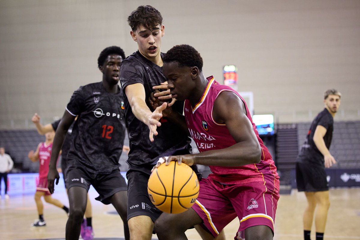 Final de la primera meitat 

2Q ⏱ 00:00
⚫ <a href="/BaseFCBG/">Base Fundación CB Granada</a> 31
💜 Amara <a href="/flleidabase/">FORÇA LLEIDA BASE</a> 26

💻 Youtube: youtube.com/watch?v=IKY8NJ…

#AmaraLleida #Lleida #LigaU